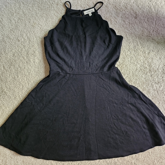 Monteau Dresses & Skirts - MONTEAU Scallop Skater Dress